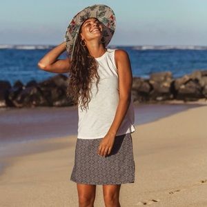 NWT Ripskirt Swim waterproof wrap skirt in black and white pattern XXL (20-22)